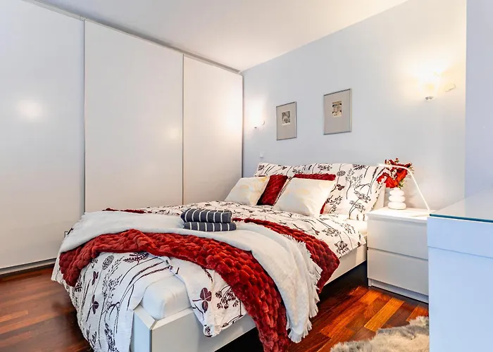 Adm Promenade Loft Maisonette - Parking Garage