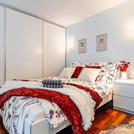 Adm Promenade Loft Maisonette - Parking Garage